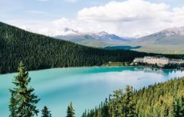 Lake Louise Luxury Retreat: Experience Awe and Indulgence in Nature